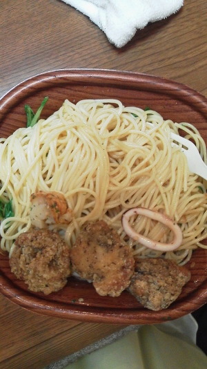 お昼はパスタ