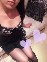 宇宙に飛び立つ女。